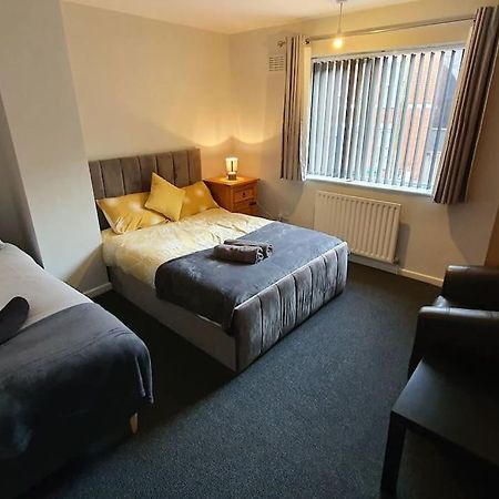 Contractors-City Centre-Parking-Sleeps 9 -Smart Tv, 2 Bathrooms! 코번트리 외부 사진