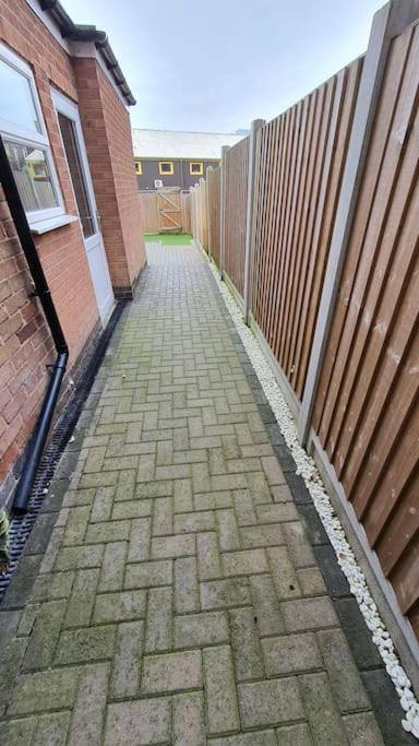 Contractors-City Centre-Parking-Sleeps 9 -Smart Tv, 2 Bathrooms! 코번트리 외부 사진