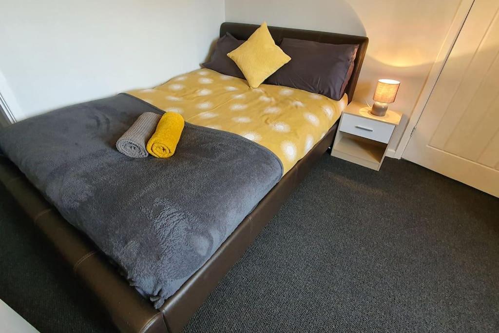 Contractors-City Centre-Parking-Sleeps 9 -Smart Tv, 2 Bathrooms! 코번트리 외부 사진