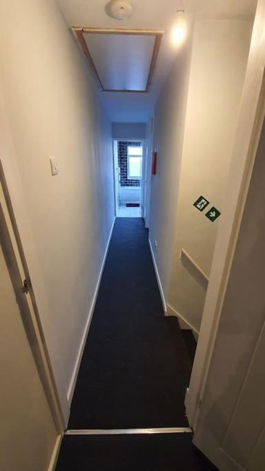 Contractors-City Centre-Parking-Sleeps 9 -Smart Tv, 2 Bathrooms! 코번트리 외부 사진