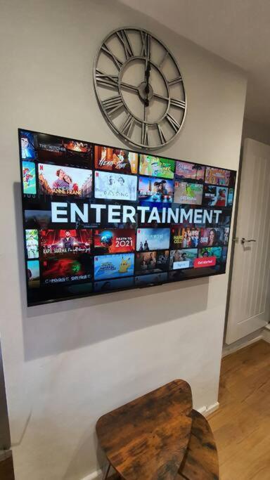 Contractors-City Centre-Parking-Sleeps 9 -Smart Tv, 2 Bathrooms! 코번트리 외부 사진